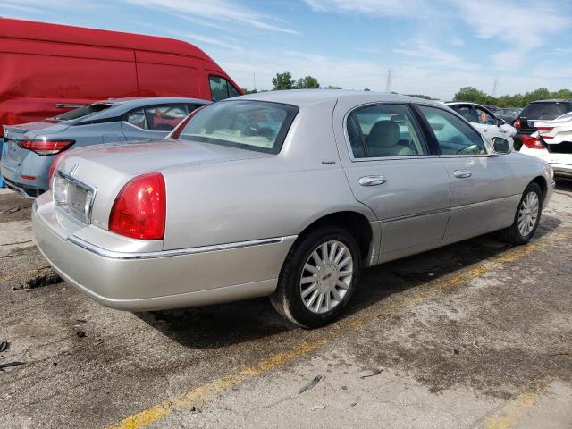 Photo 2 VIN: 1LNHM81W13Y700894 - LINCOLN TOWNCAR 