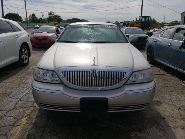 Photo 4 VIN: 1LNHM81W13Y700894 - LINCOLN TOWNCAR 