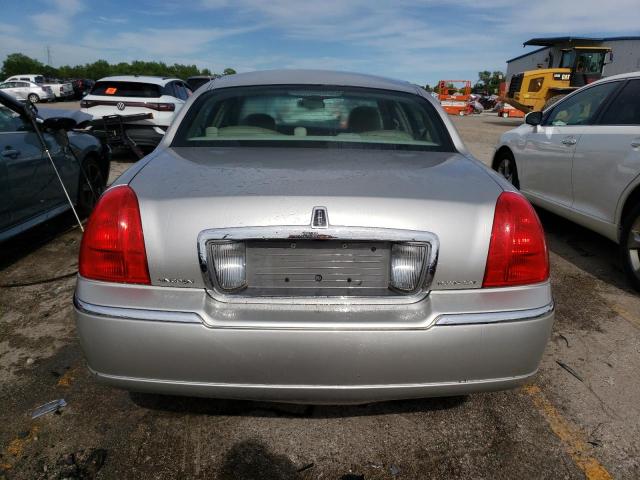 Photo 5 VIN: 1LNHM81W13Y700894 - LINCOLN TOWNCAR 