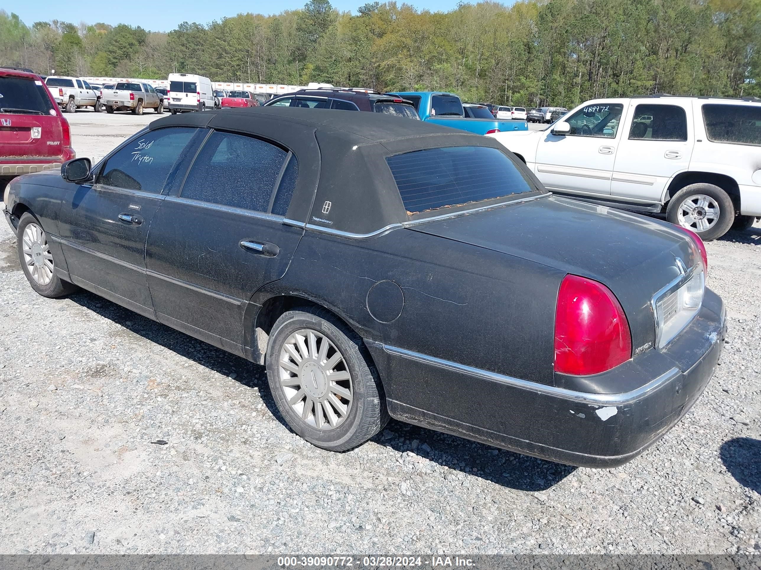 Photo 2 VIN: 1LNHM81W14Y609299 - LINCOLN TOWN CAR 