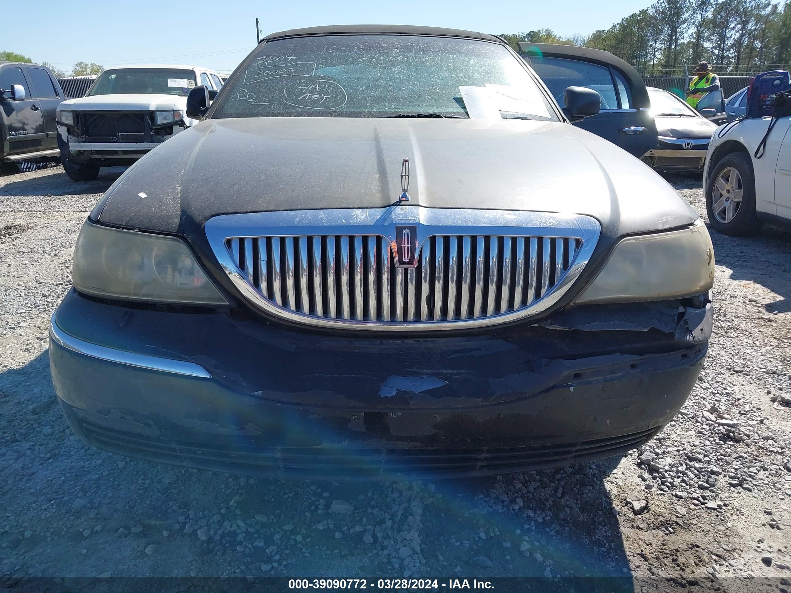 Photo 5 VIN: 1LNHM81W14Y609299 - LINCOLN TOWN CAR 