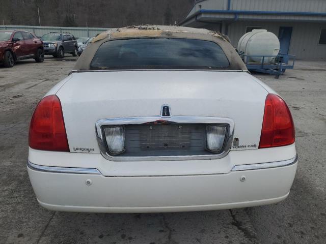 Photo 5 VIN: 1LNHM81W14Y619797 - LINCOLN TOWN CAR E 