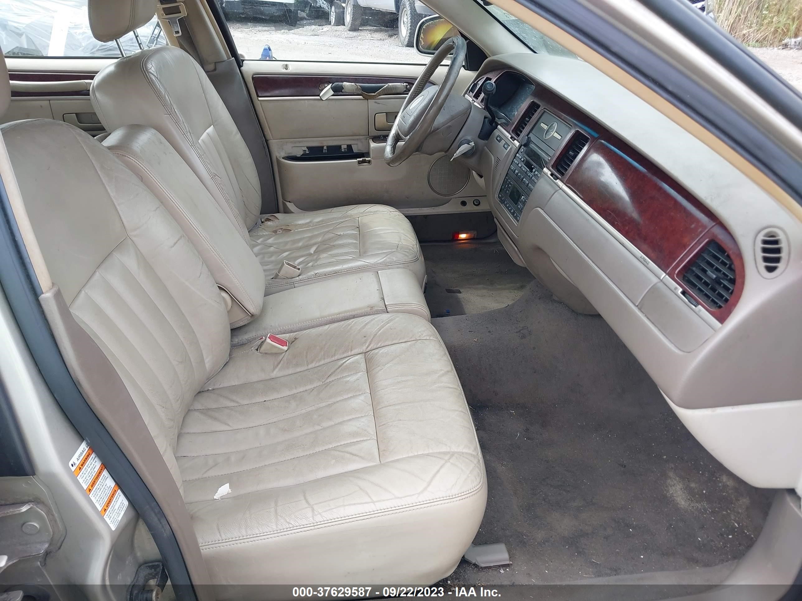 Photo 4 VIN: 1LNHM81W14Y640469 - LINCOLN TOWN CAR 