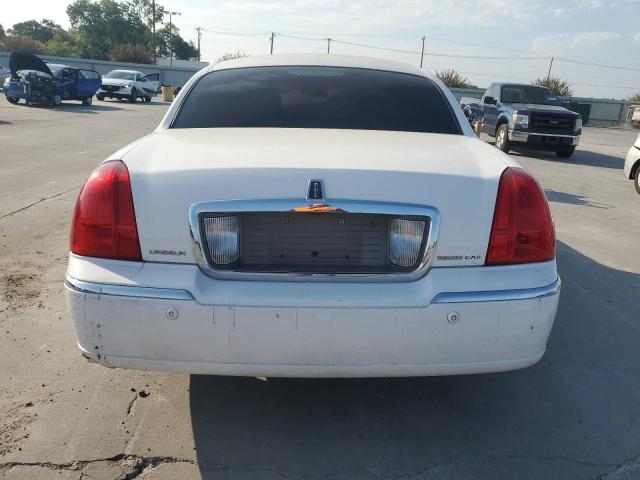 Photo 5 VIN: 1LNHM81W14Y643890 - LINCOLN TOWN CAR E 