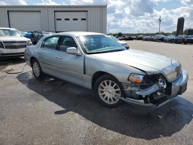 Photo 3 VIN: 1LNHM81W17Y630724 - LINCOLN TOWN CAR S 