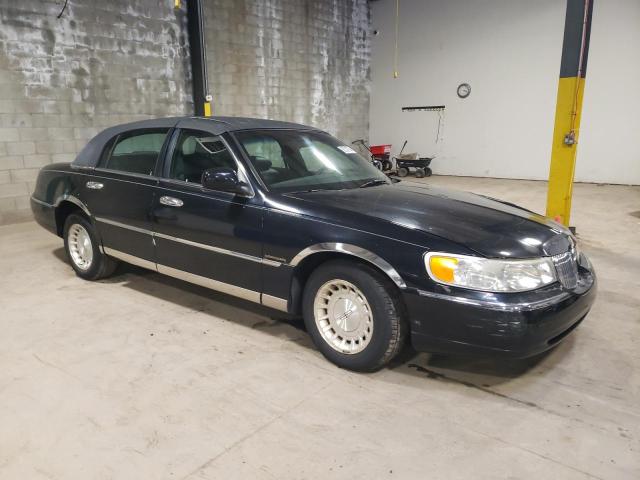 Photo 3 VIN: 1LNHM81W1XY637219 - LINCOLN TOWN CAR E 