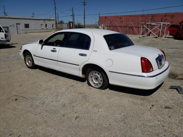 Photo 1 VIN: 1LNHM81W1YY858126 - LINCOLN TOWN CAR E 