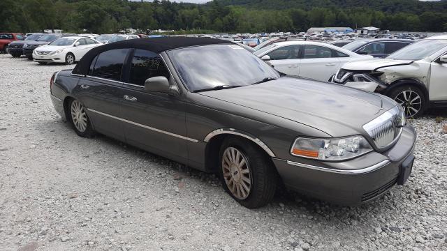 Photo 3 VIN: 1LNHM81W23Y622898 - LINCOLN TOWN CAR E 