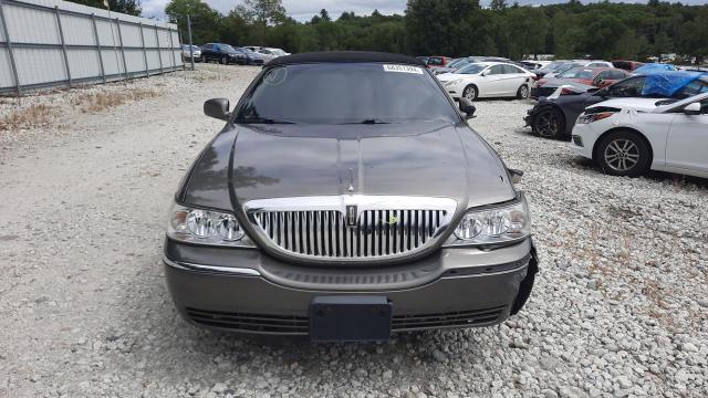 Photo 4 VIN: 1LNHM81W23Y622898 - LINCOLN TOWN CAR E 