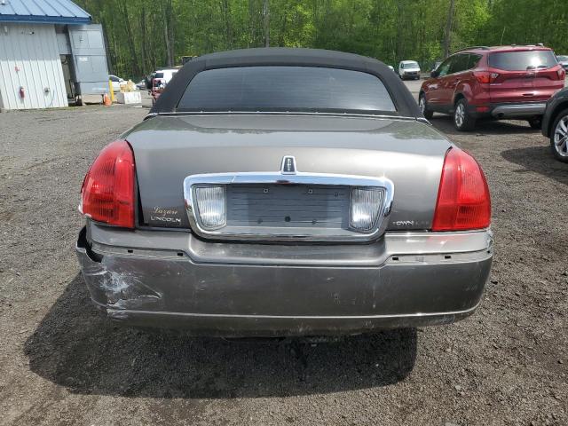 Photo 5 VIN: 1LNHM81W23Y622898 - LINCOLN TOWN CAR E 