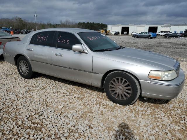 Photo 3 VIN: 1LNHM81W23Y695799 - LINCOLN TOWNCAR 