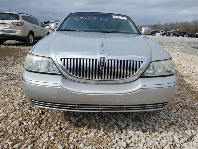 Photo 4 VIN: 1LNHM81W23Y695799 - LINCOLN TOWNCAR 