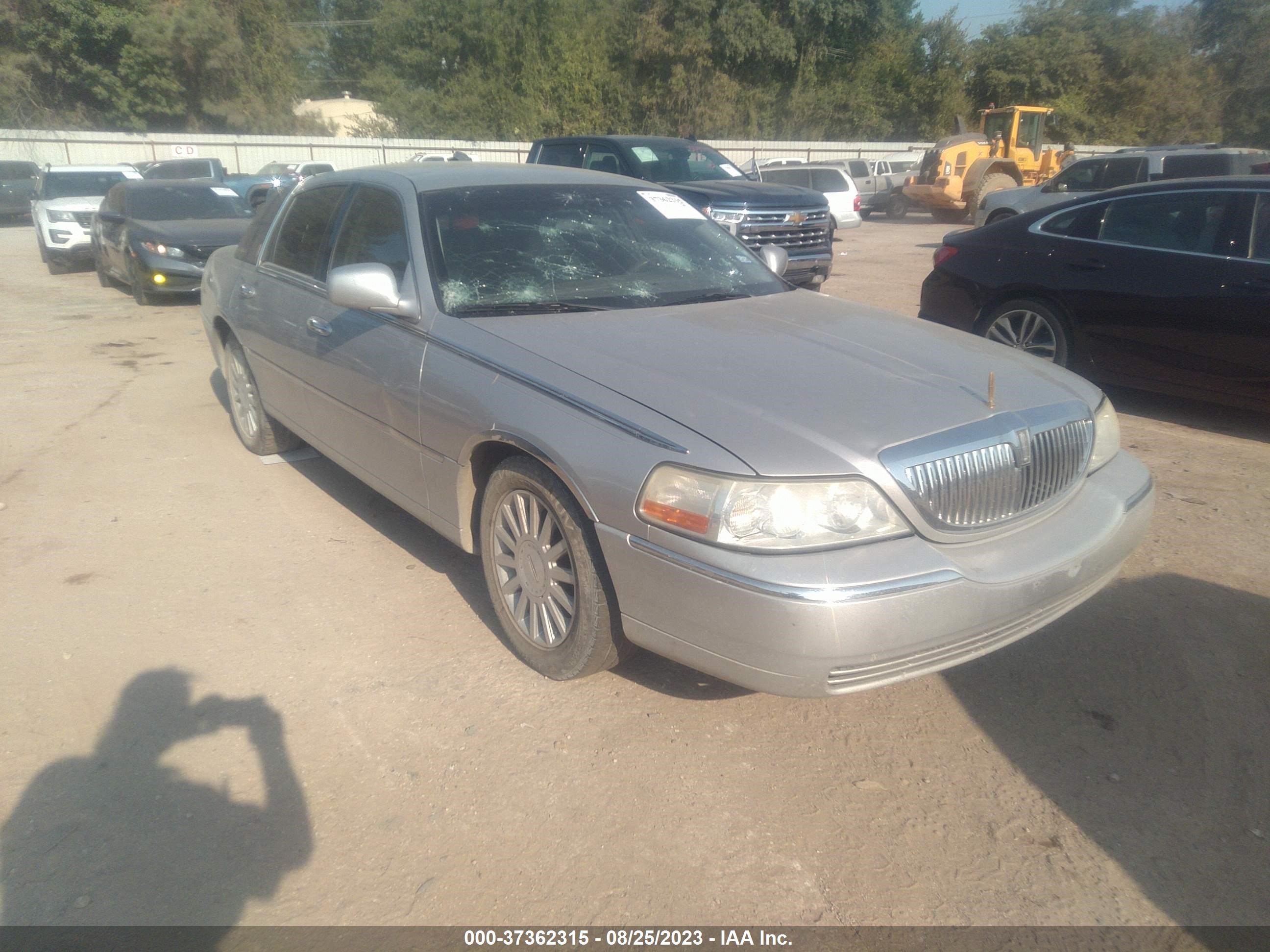 Photo 0 VIN: 1LNHM81W24Y606203 - LINCOLN TOWN CAR 