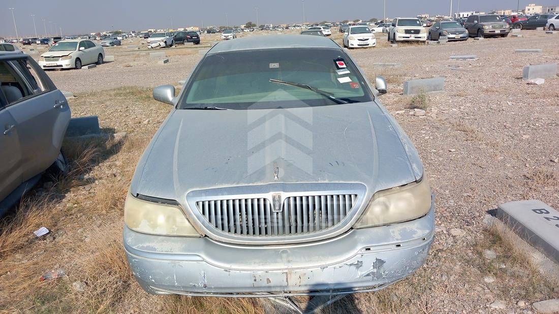 Photo 2 VIN: 1LNHM81W24Y606329 - LINCOLN TOWN CAR 