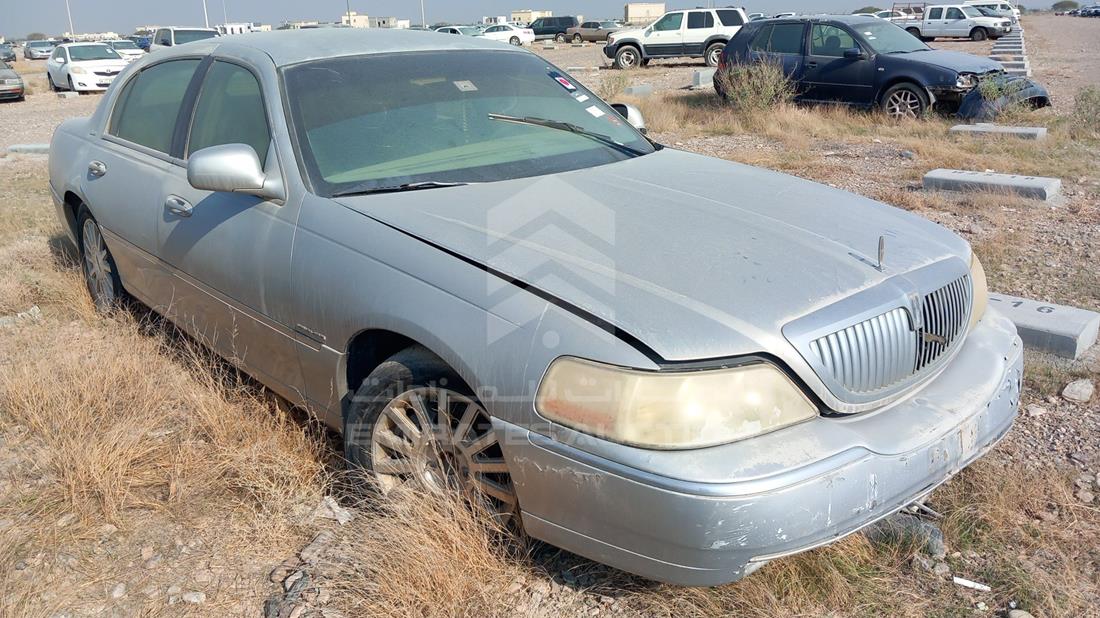 Photo 9 VIN: 1LNHM81W24Y606329 - LINCOLN TOWN CAR 