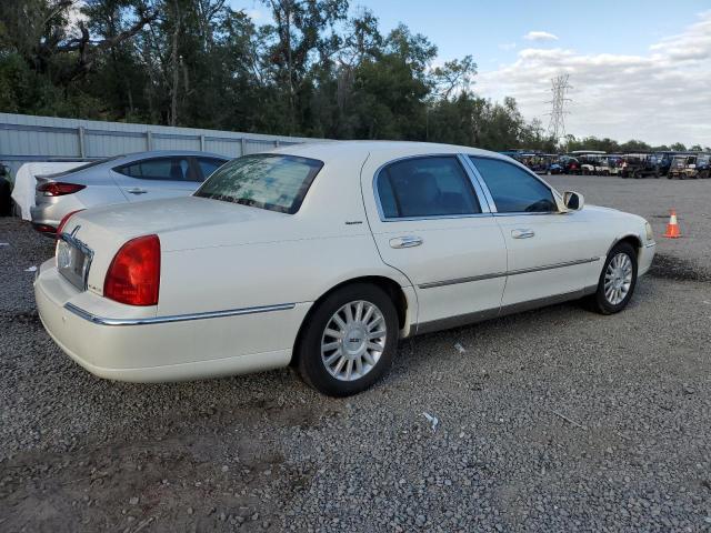 Photo 2 VIN: 1LNHM81W24Y675117 - LINCOLN TOWN CAR E 