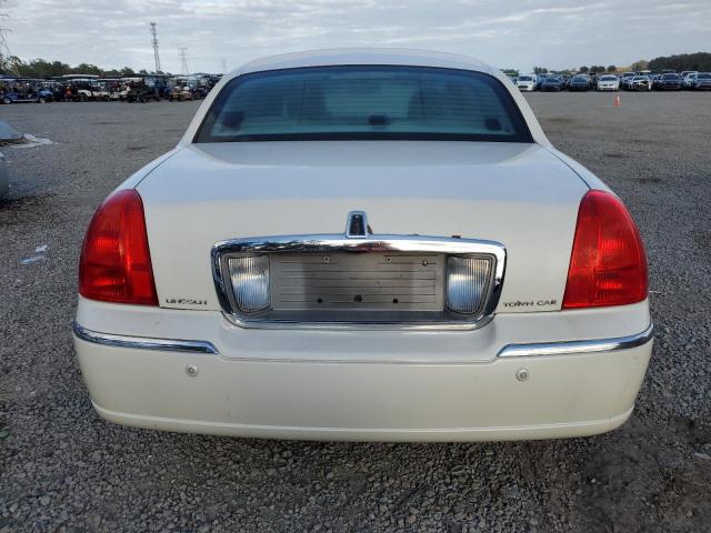 Photo 5 VIN: 1LNHM81W24Y675117 - LINCOLN TOWN CAR E 