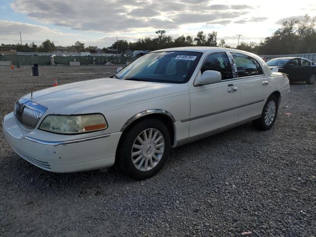 Photo 9 VIN: 1LNHM81W24Y675117 - LINCOLN TOWN CAR E 