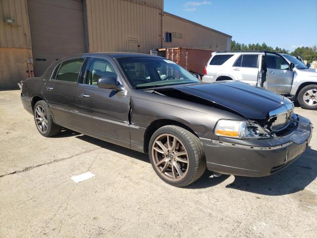 Photo 3 VIN: 1LNHM81W25Y619521 - LINCOLN TOWNCAR 