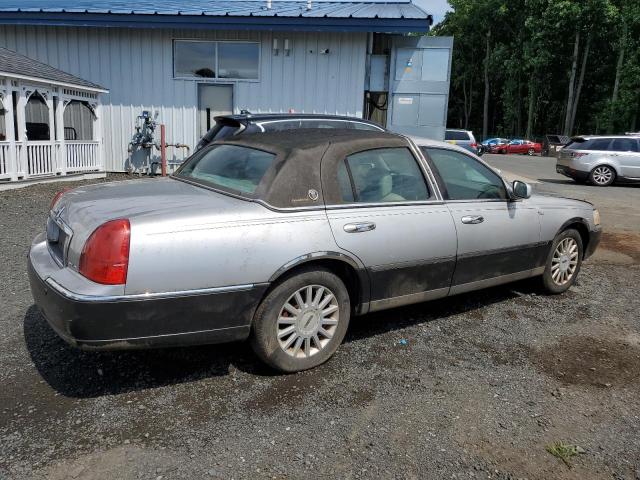 Photo 2 VIN: 1LNHM81W25Y629109 - LINCOLN TOWN CAR S 