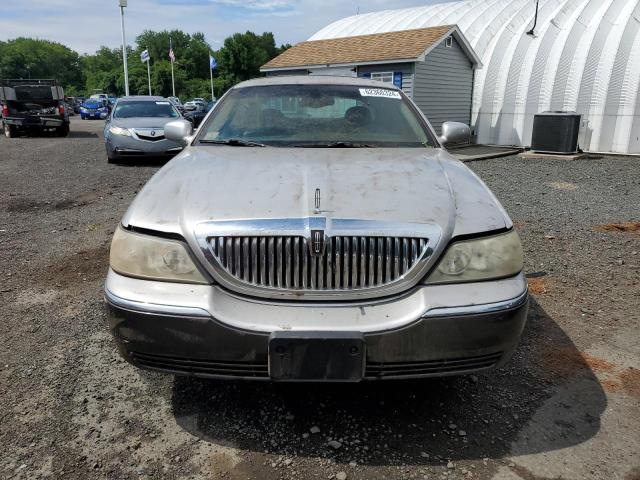 Photo 4 VIN: 1LNHM81W25Y629109 - LINCOLN TOWN CAR S 