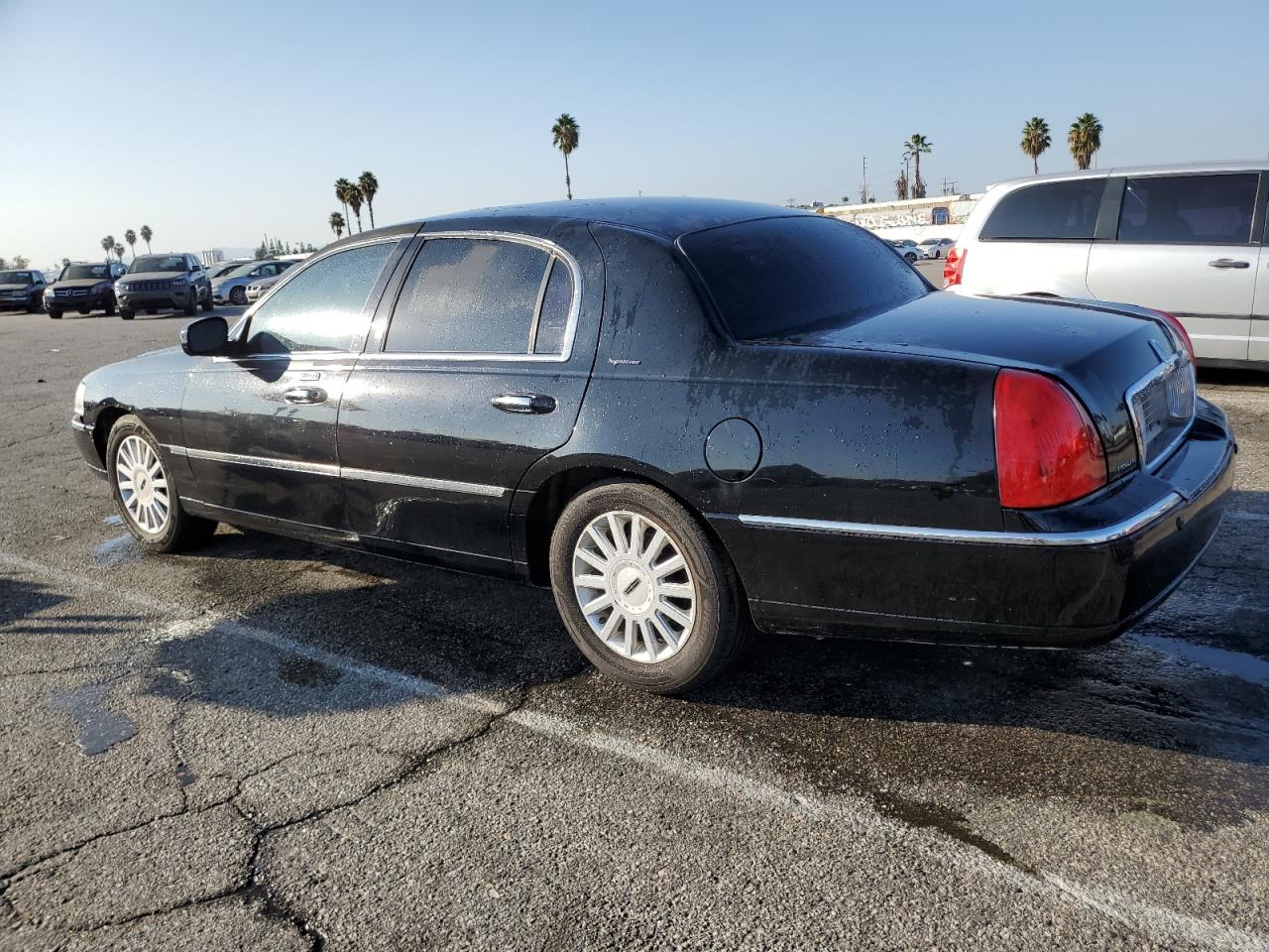 Photo 1 VIN: 1LNHM81W25Y667004 - LINCOLN TOWN CAR 