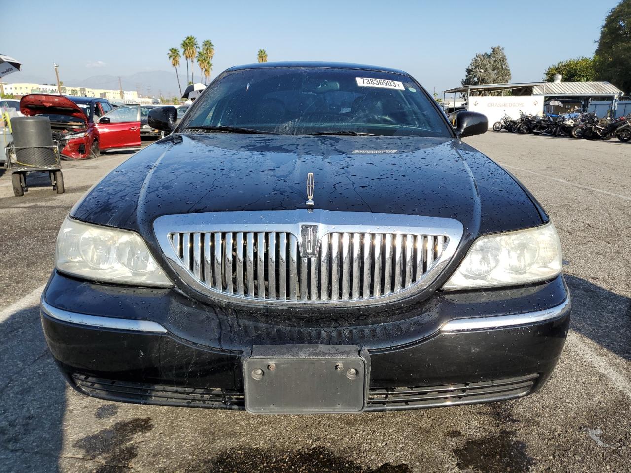 Photo 4 VIN: 1LNHM81W25Y667004 - LINCOLN TOWN CAR 