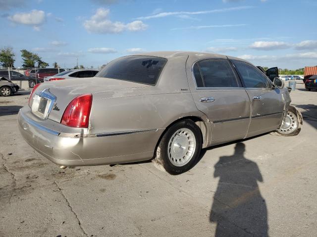 Photo 2 VIN: 1LNHM81W2XY648228 - LINCOLN TOWN CAR E 