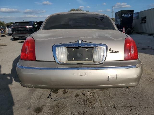 Photo 5 VIN: 1LNHM81W2XY648228 - LINCOLN TOWN CAR E 