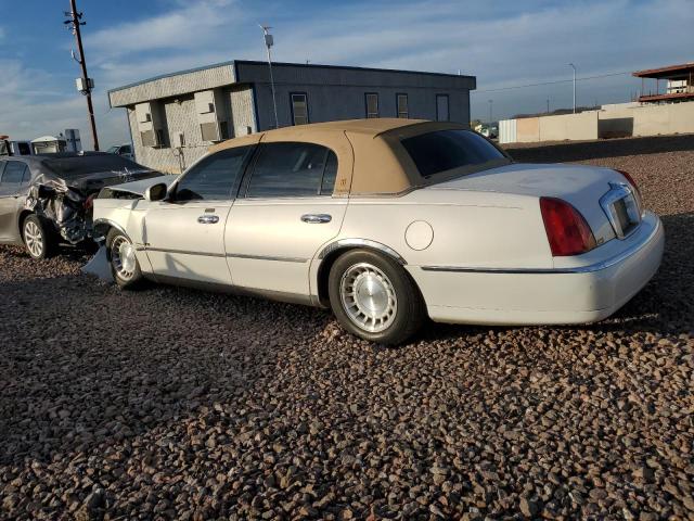 Photo 1 VIN: 1LNHM81W2XY654630 - LINCOLN TOWNCAR 