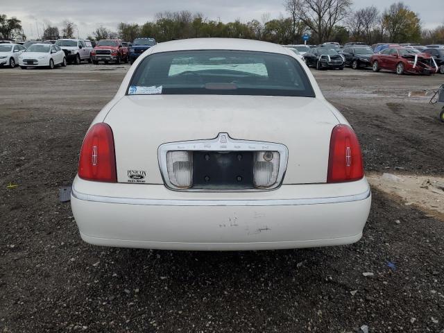 Photo 5 VIN: 1LNHM81W2XY671461 - LINCOLN TOWN CAR E 