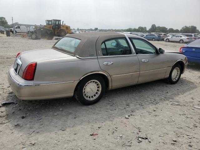 Photo 2 VIN: 1LNHM81W2YY913361 - LINCOLN TOWN CAR E 