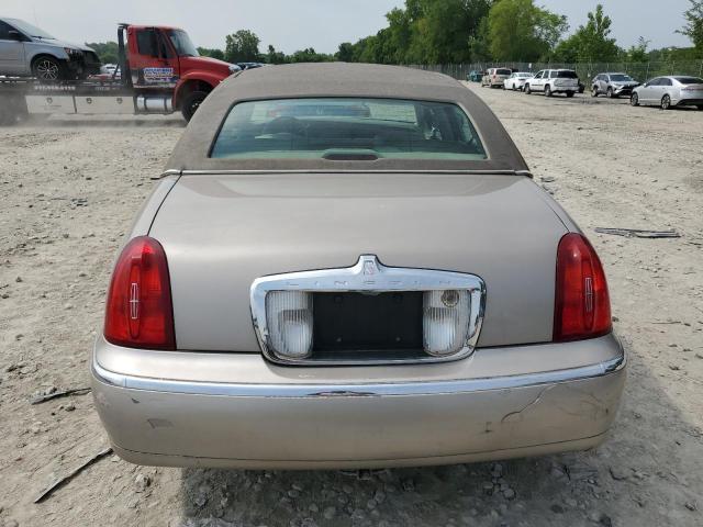 Photo 5 VIN: 1LNHM81W2YY913361 - LINCOLN TOWN CAR E 