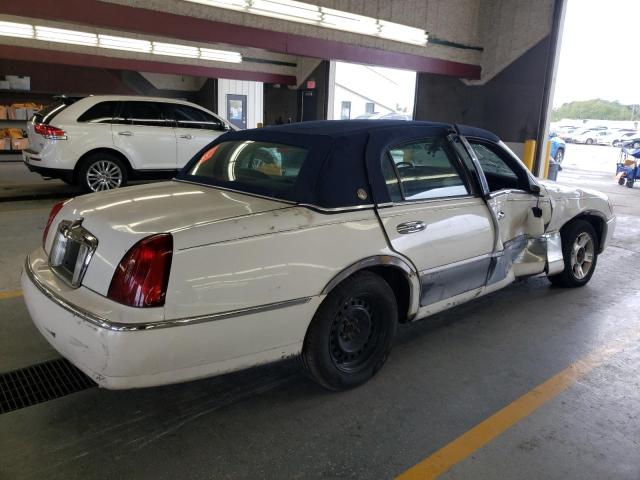 Photo 2 VIN: 1LNHM81W2YY913960 - LINCOLN TOWNCAR 