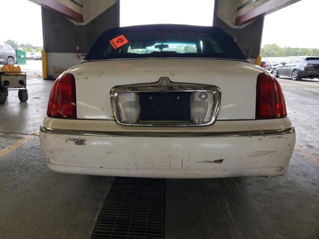 Photo 5 VIN: 1LNHM81W2YY913960 - LINCOLN TOWNCAR 