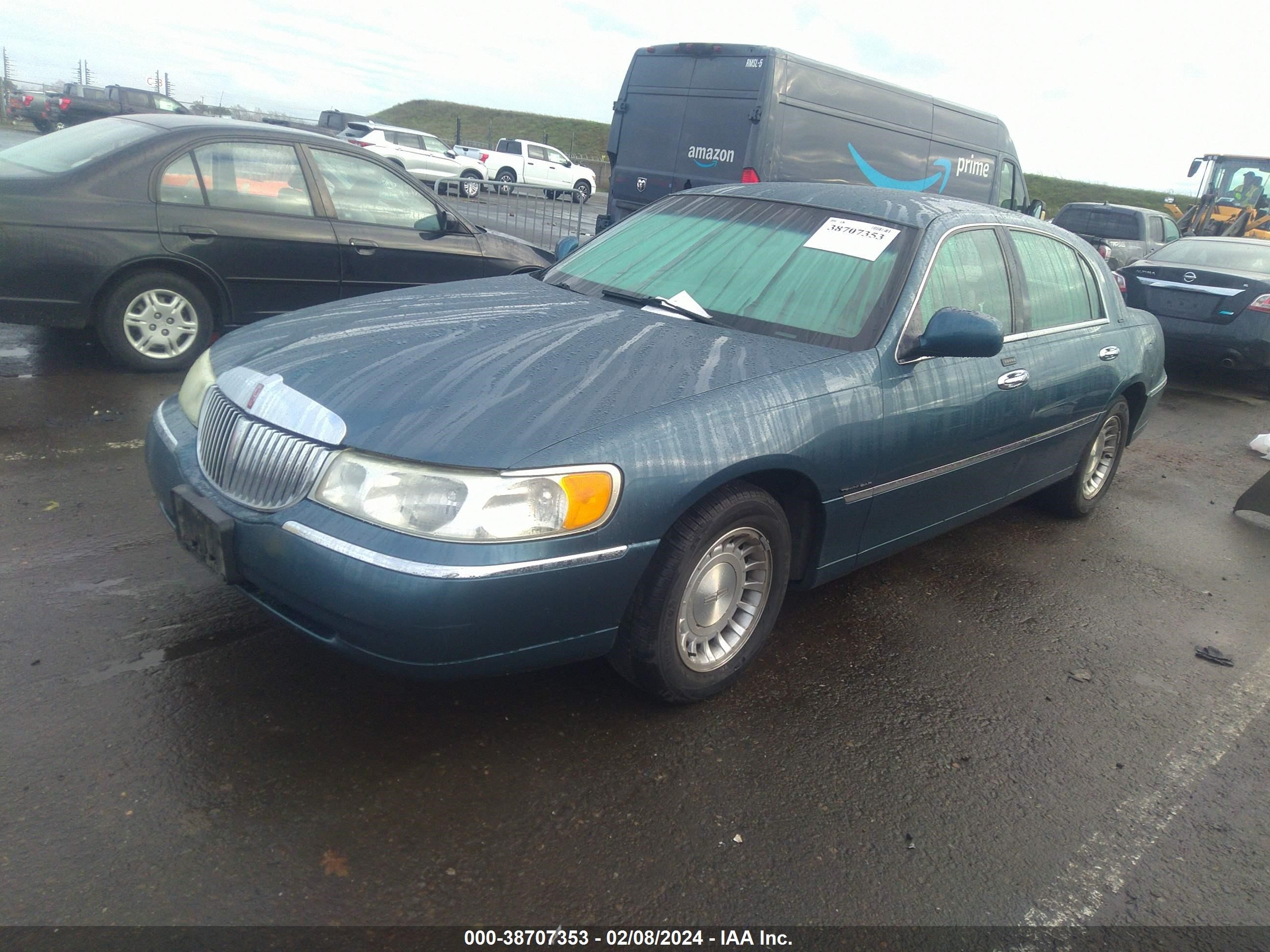 Photo 1 VIN: 1LNHM81W31Y732520 - LINCOLN TOWN CAR 