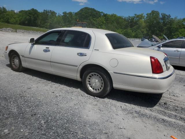 Photo 1 VIN: 1LNHM81W32Y613867 - LINCOLN TOWNCAR 