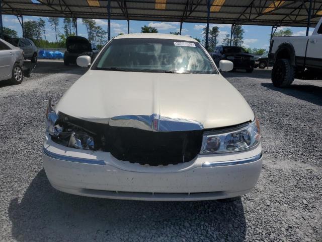 Photo 4 VIN: 1LNHM81W32Y613867 - LINCOLN TOWNCAR 