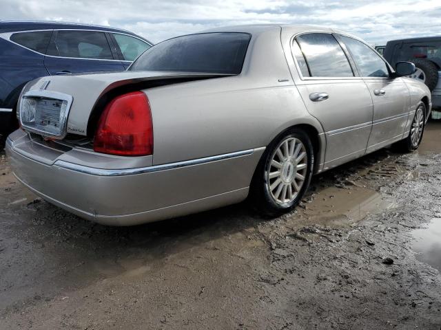 Photo 2 VIN: 1LNHM81W33Y639757 - LINCOLN TOWN CAR E 