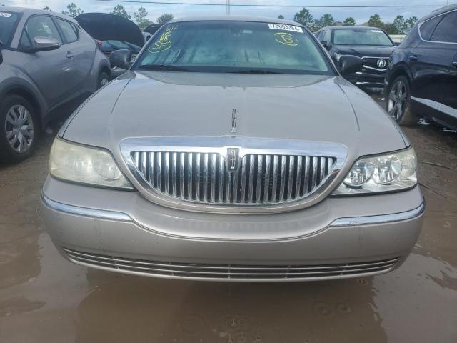 Photo 4 VIN: 1LNHM81W33Y639757 - LINCOLN TOWN CAR E 