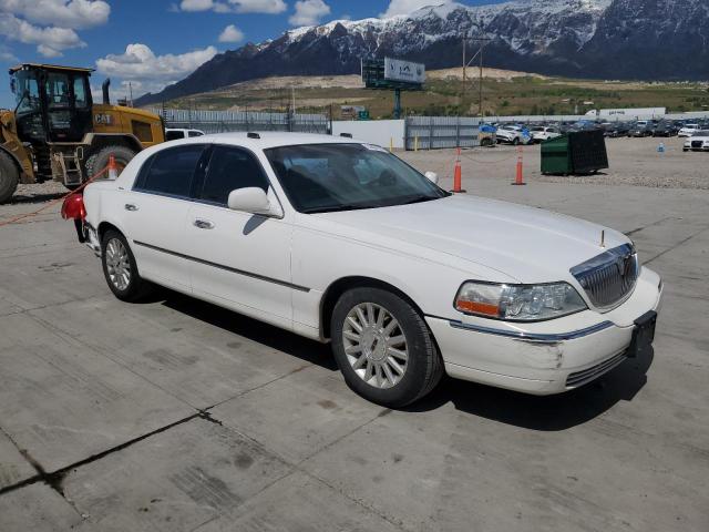 Photo 3 VIN: 1LNHM81W33Y687937 - LINCOLN TOWNCAR 