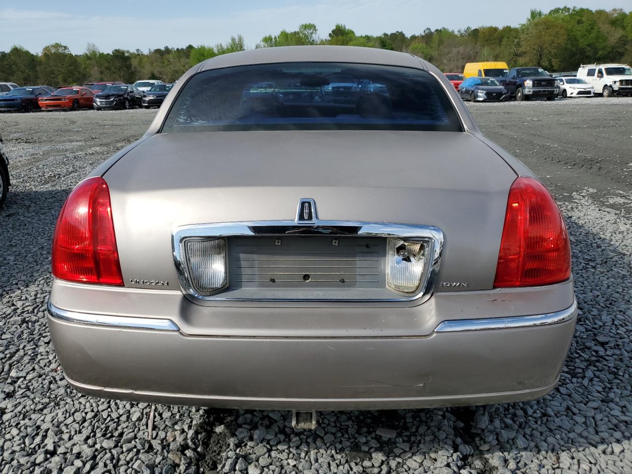 Photo 5 VIN: 1LNHM81W33Y689901 - LINCOLN TOWN CAR 