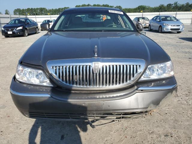 Photo 4 VIN: 1LNHM81W33Y692877 - LINCOLN TOWNCAR 