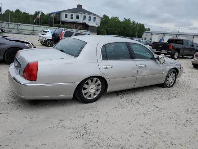 Photo 2 VIN: 1LNHM81W34Y604301 - LINCOLN TOWN CAR E 