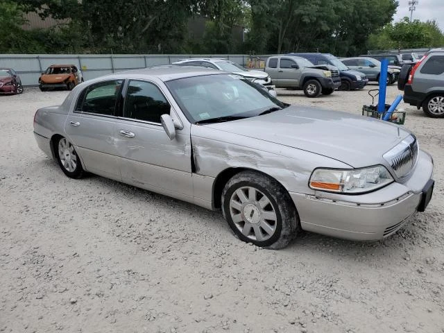 Photo 3 VIN: 1LNHM81W34Y604301 - LINCOLN TOWN CAR E 