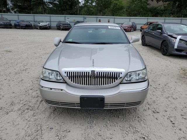 Photo 4 VIN: 1LNHM81W34Y604301 - LINCOLN TOWN CAR E 