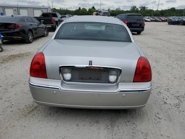 Photo 5 VIN: 1LNHM81W34Y604301 - LINCOLN TOWN CAR E 