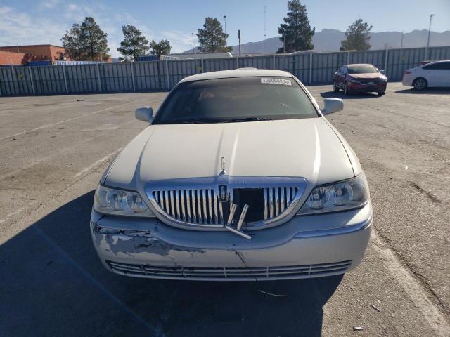 Photo 4 VIN: 1LNHM81W35Y616840 - LINCOLN TOWNCAR 