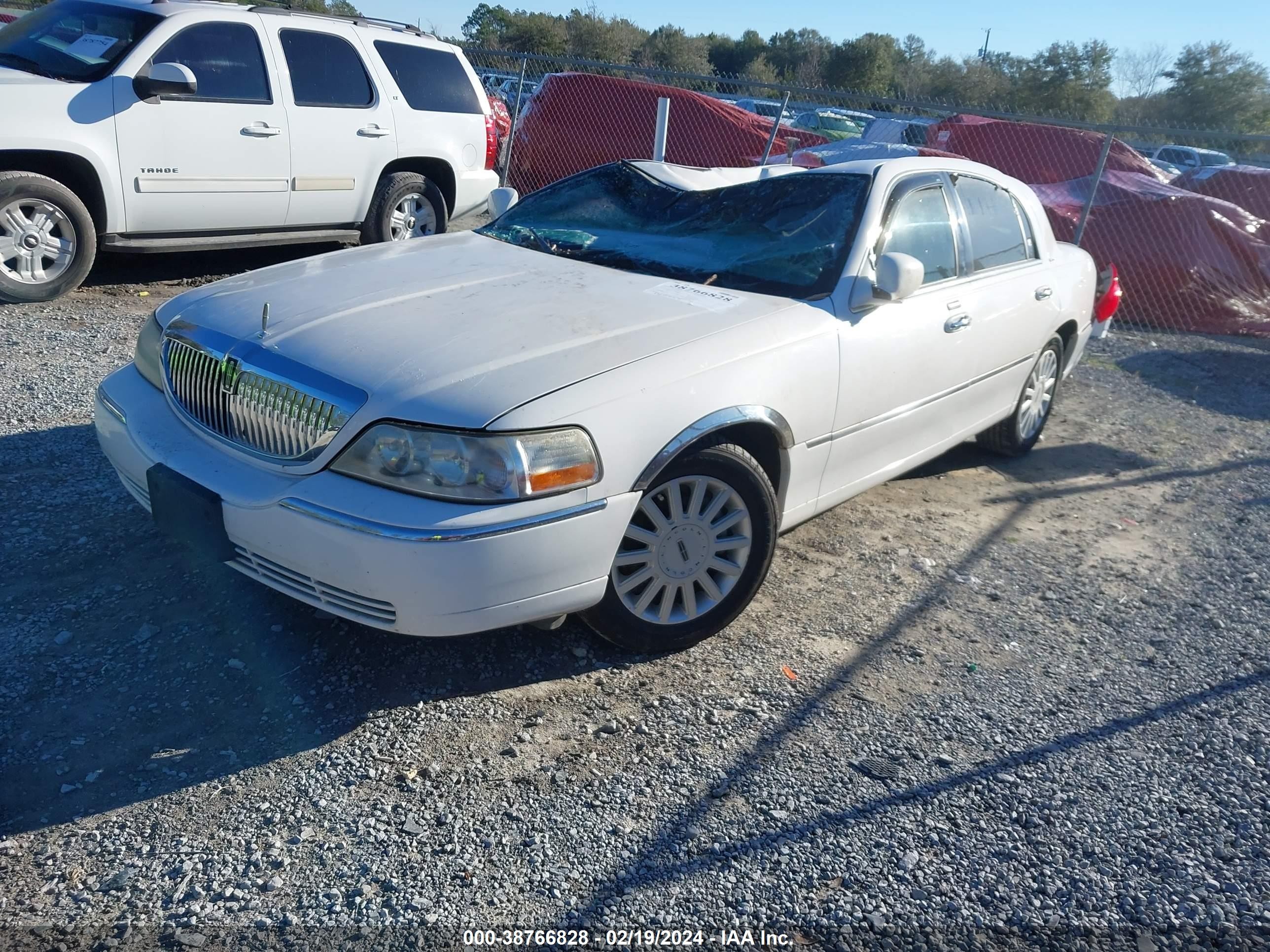 Photo 1 VIN: 1LNHM81W35Y657064 - LINCOLN TOWN CAR 