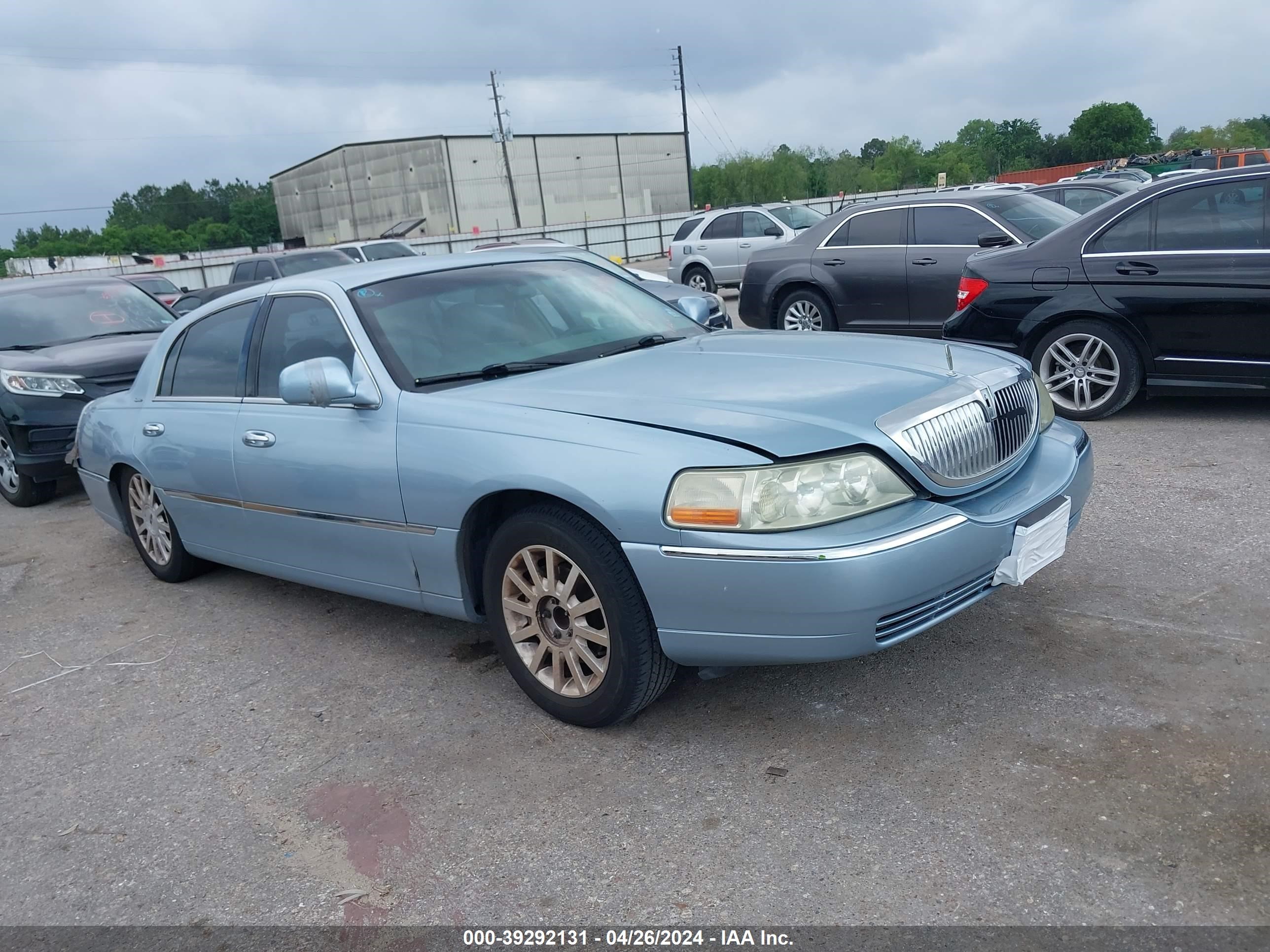 Photo 0 VIN: 1LNHM81W37Y613472 - LINCOLN TOWN CAR 